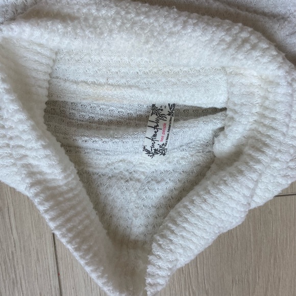 Free people white turtleneck bodysuit size small - Picture 2 of 3